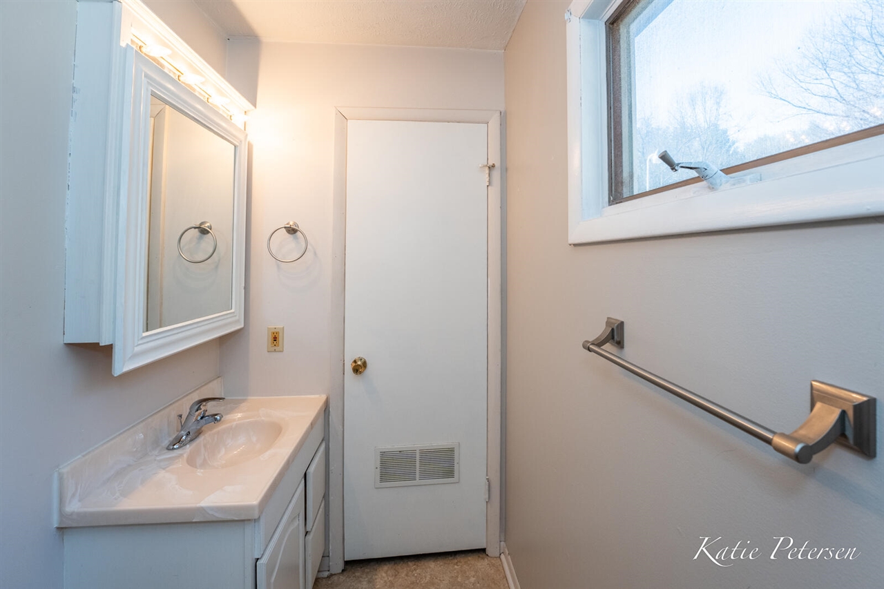 3501 15 Mile Road, Cedar Springs, MI, 49319-9184