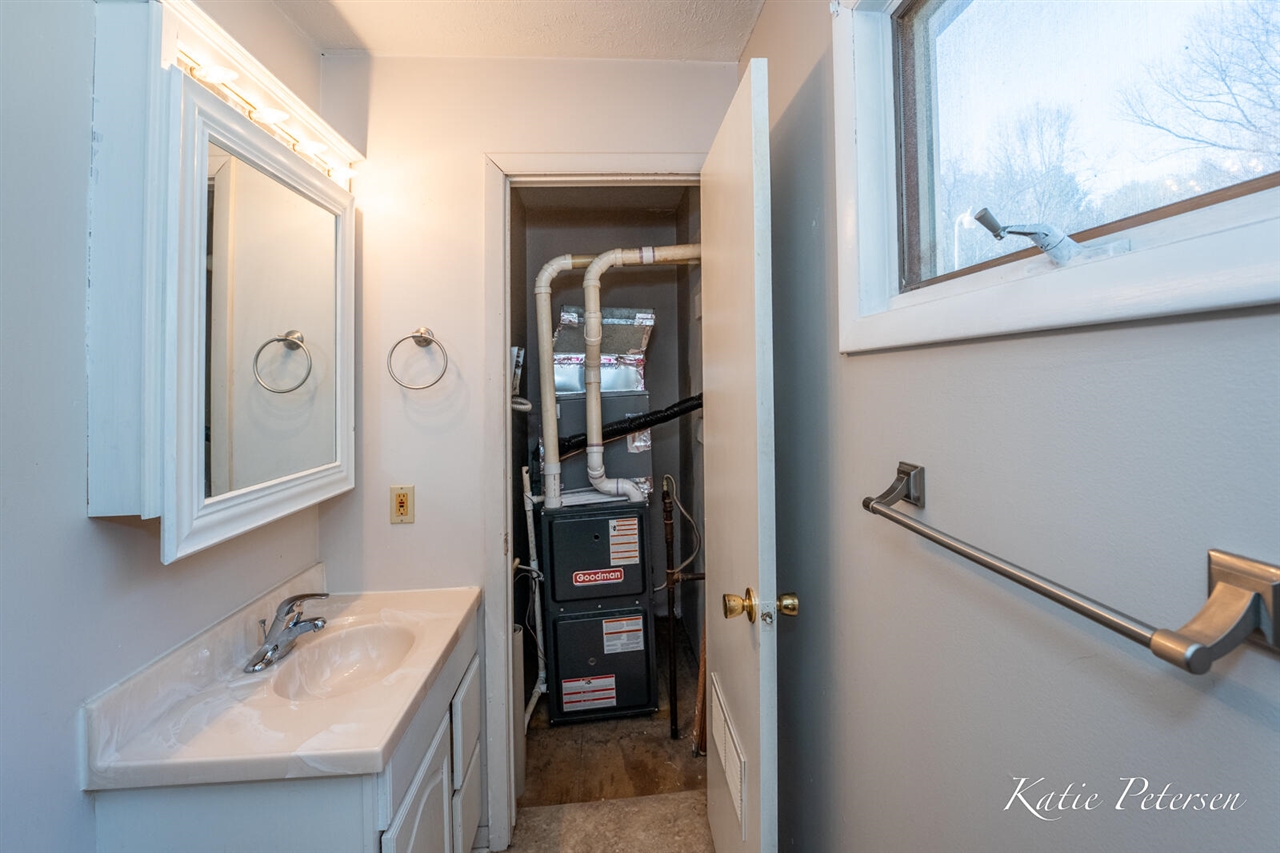 3501 15 Mile Road, Cedar Springs, MI, 49319-9184