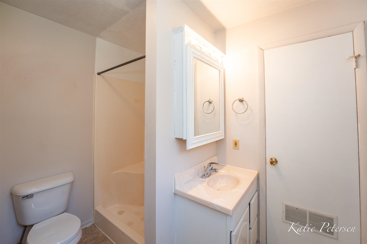 3501 15 Mile Road, Cedar Springs, MI, 49319-9184