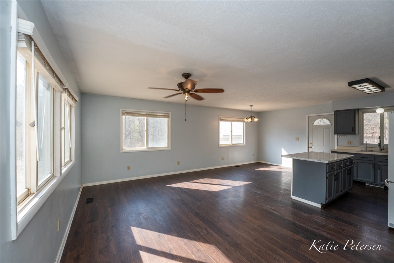 3501 15 Mile Road, Cedar Springs, MI, 49319-9184