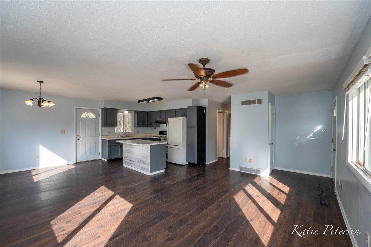 3501 15 Mile Road, Cedar Springs, MI, 49319-9184