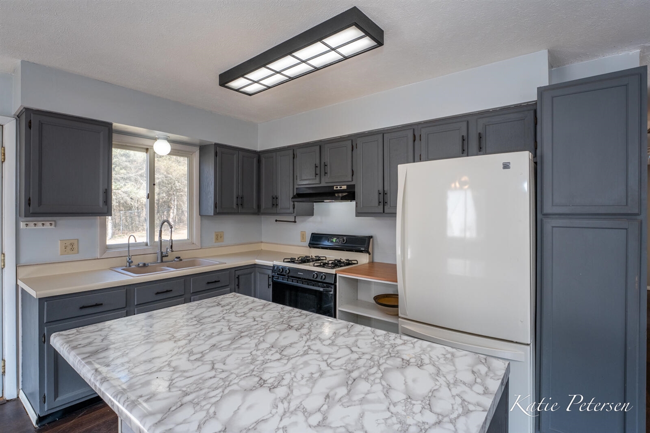 3501 15 Mile Road, Cedar Springs, MI, 49319-9184