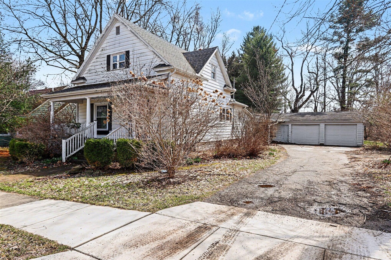 100 Westwood Street, Hillsdale, MI, 49242-1120