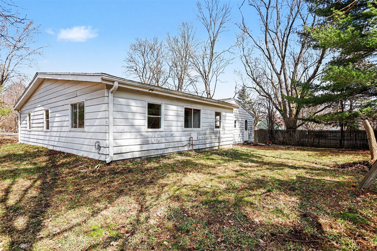 100 Westwood Street, Hillsdale, MI, 49242-1120