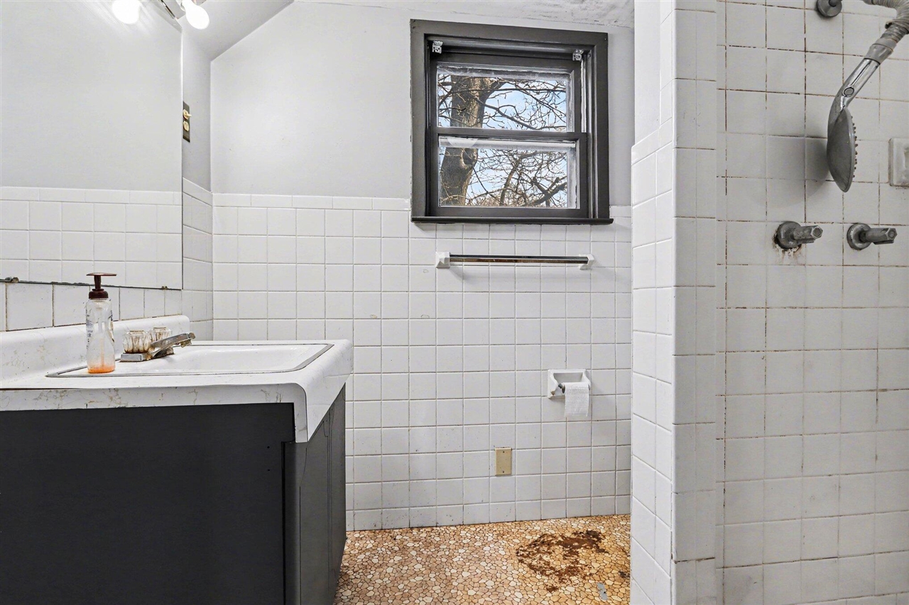 100 Westwood Street, Hillsdale, MI, 49242-1120