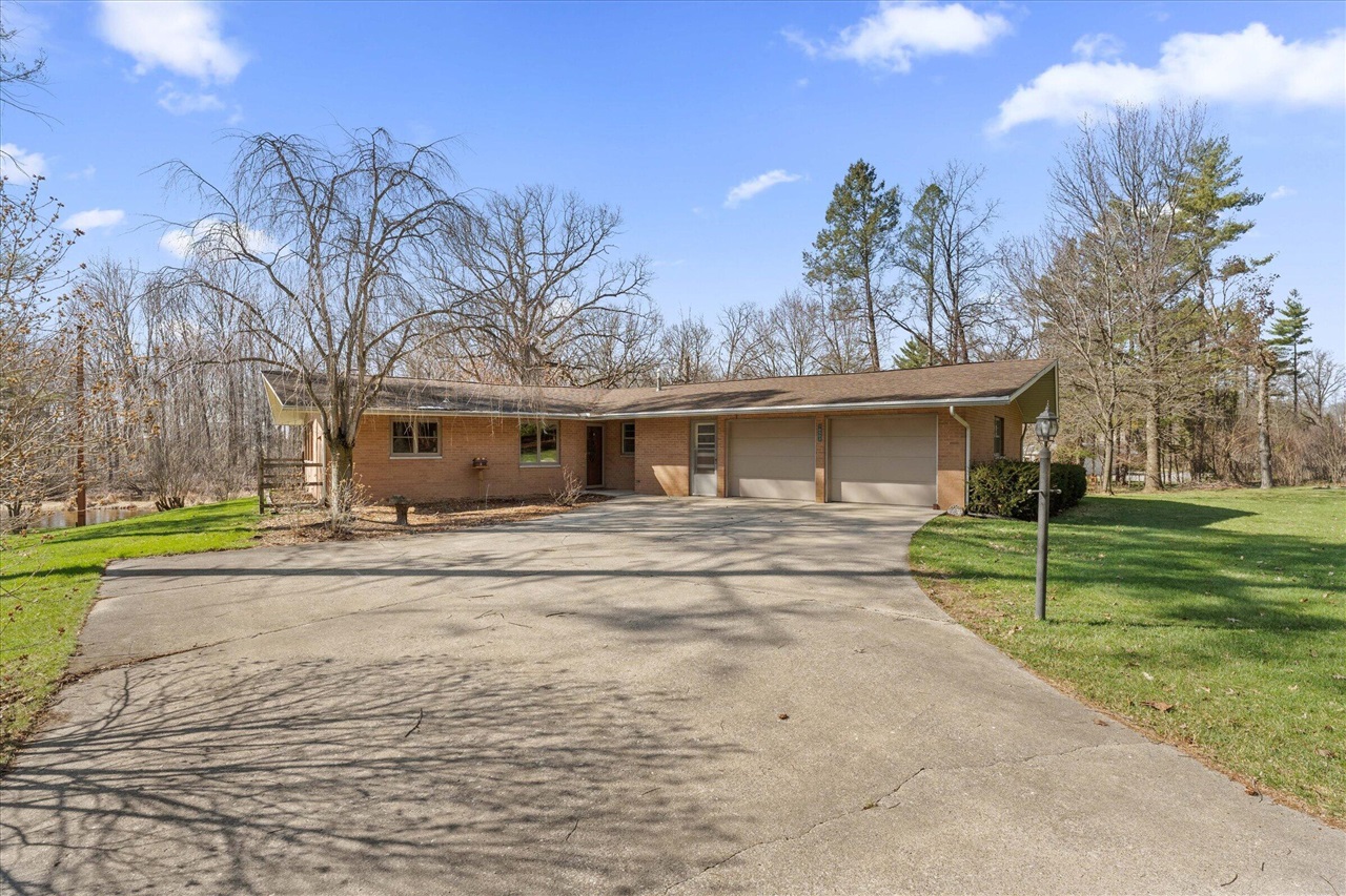 70902 Sunrise Drive, Edwardsburg, MI, 49112-8702