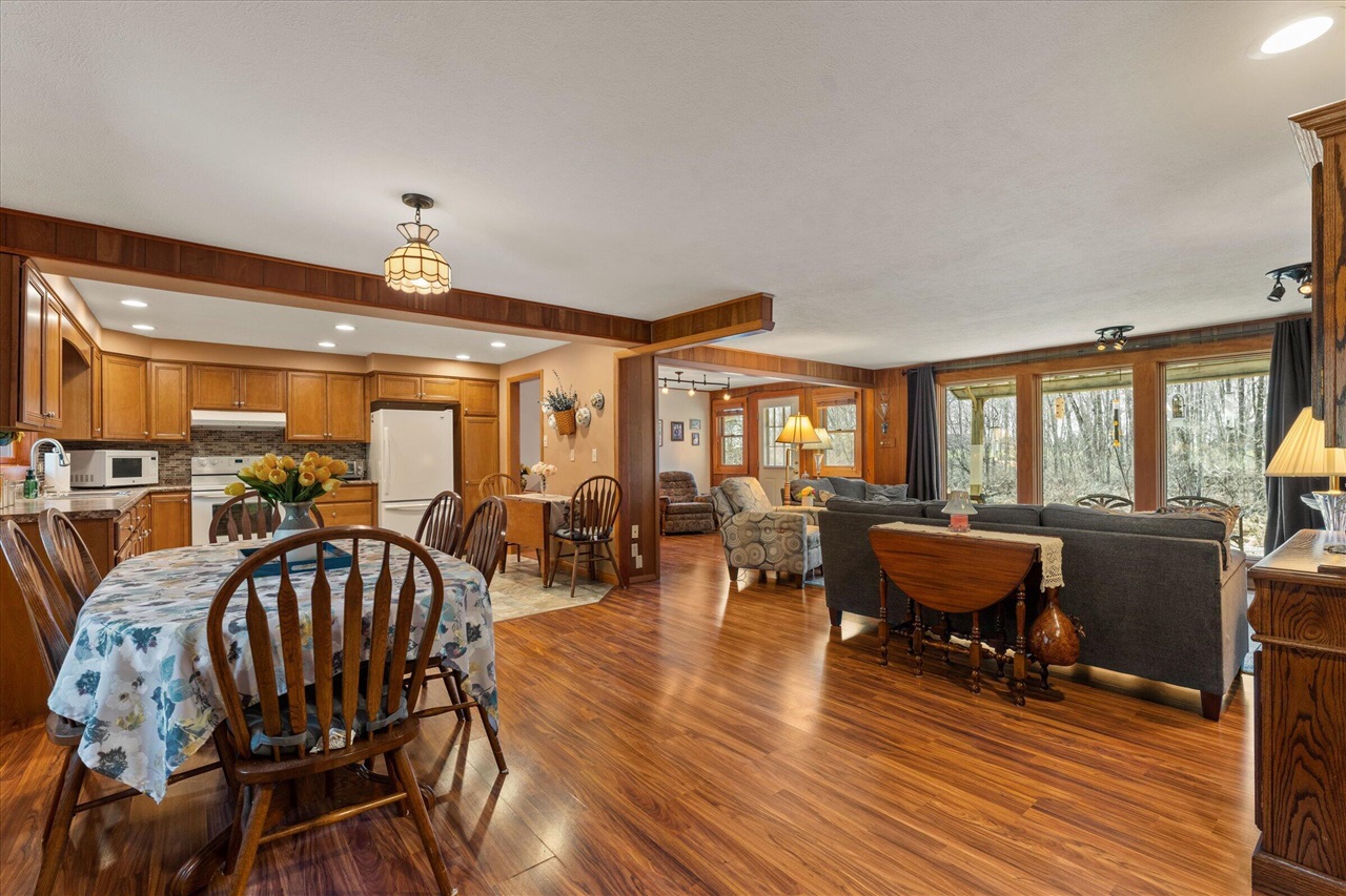 70902 Sunrise Drive, Edwardsburg, MI, 49112-8702