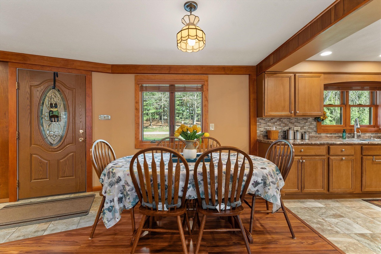 70902 Sunrise Drive, Edwardsburg, MI, 49112-8702