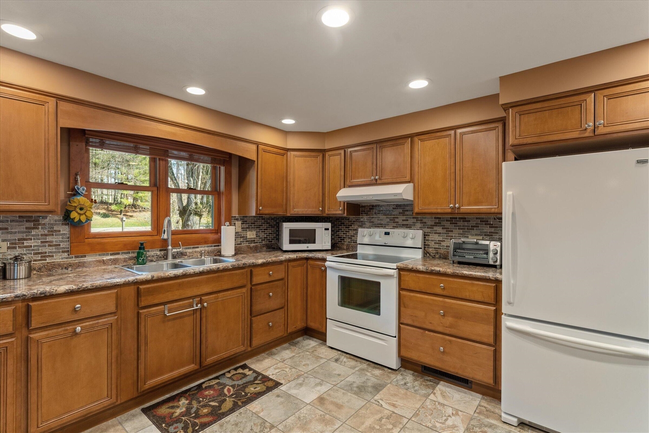 70902 Sunrise Drive, Edwardsburg, MI, 49112-8702