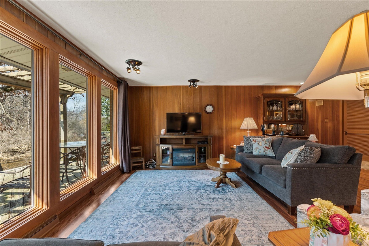 70902 Sunrise Drive, Edwardsburg, MI, 49112-8702