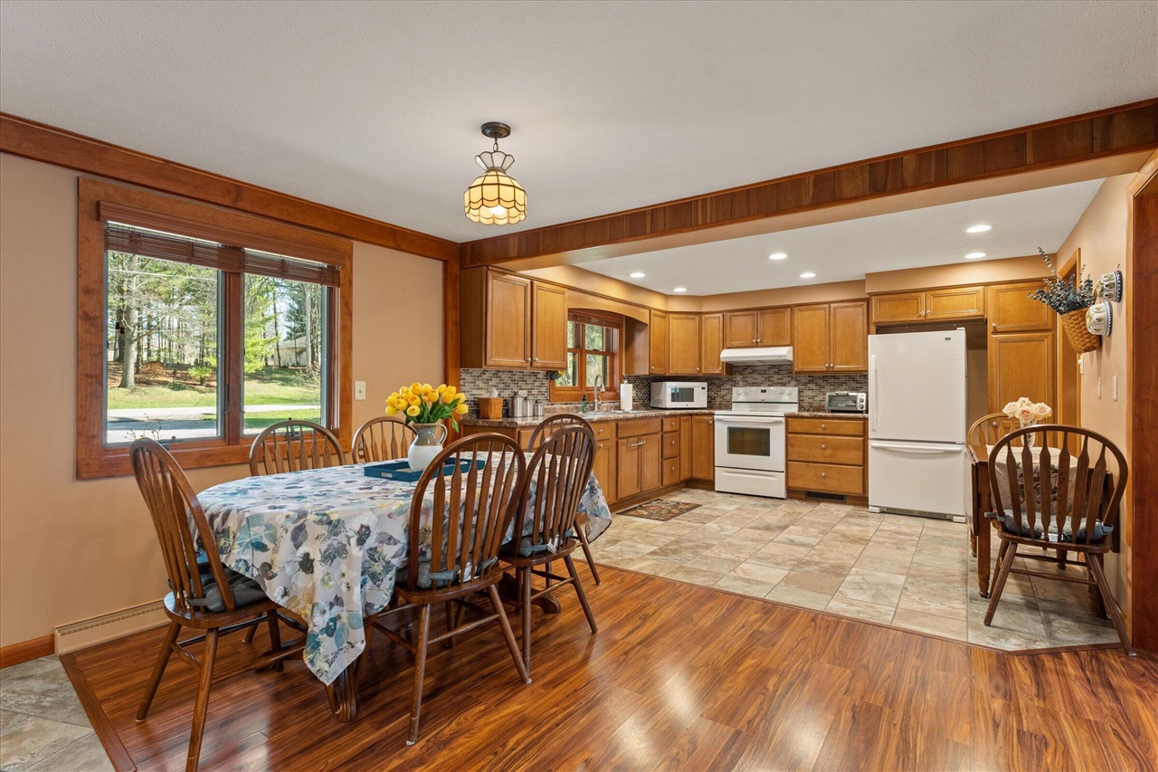 70902 Sunrise Drive, Edwardsburg, MI, 49112-8702