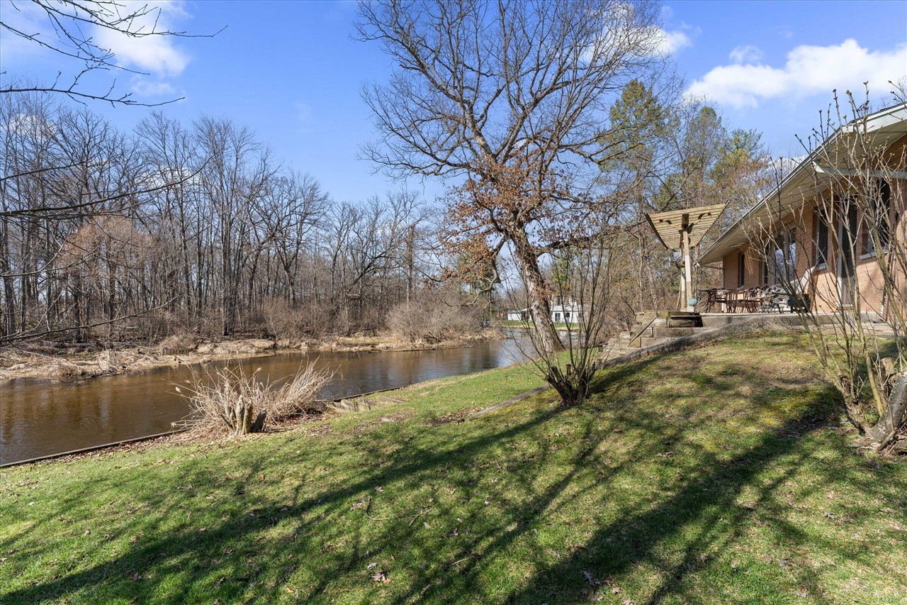 70902 Sunrise Drive, Edwardsburg, MI, 49112-8702