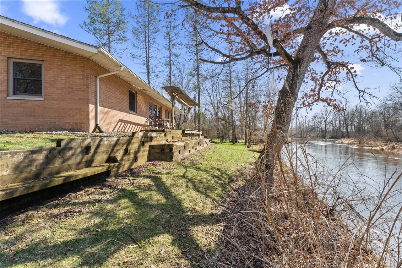 70902 Sunrise Drive, Edwardsburg, MI, 49112-8702