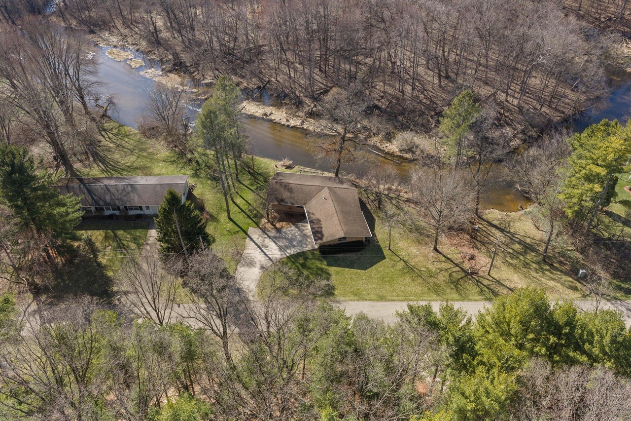 70902 Sunrise Drive, Edwardsburg, MI, 49112-8702