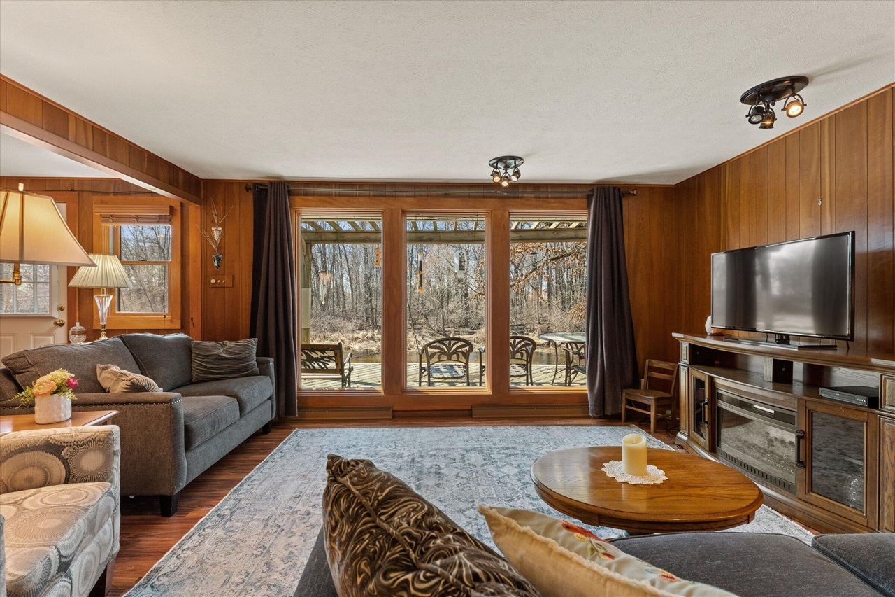 70902 Sunrise Drive, Edwardsburg, MI, 49112-8702