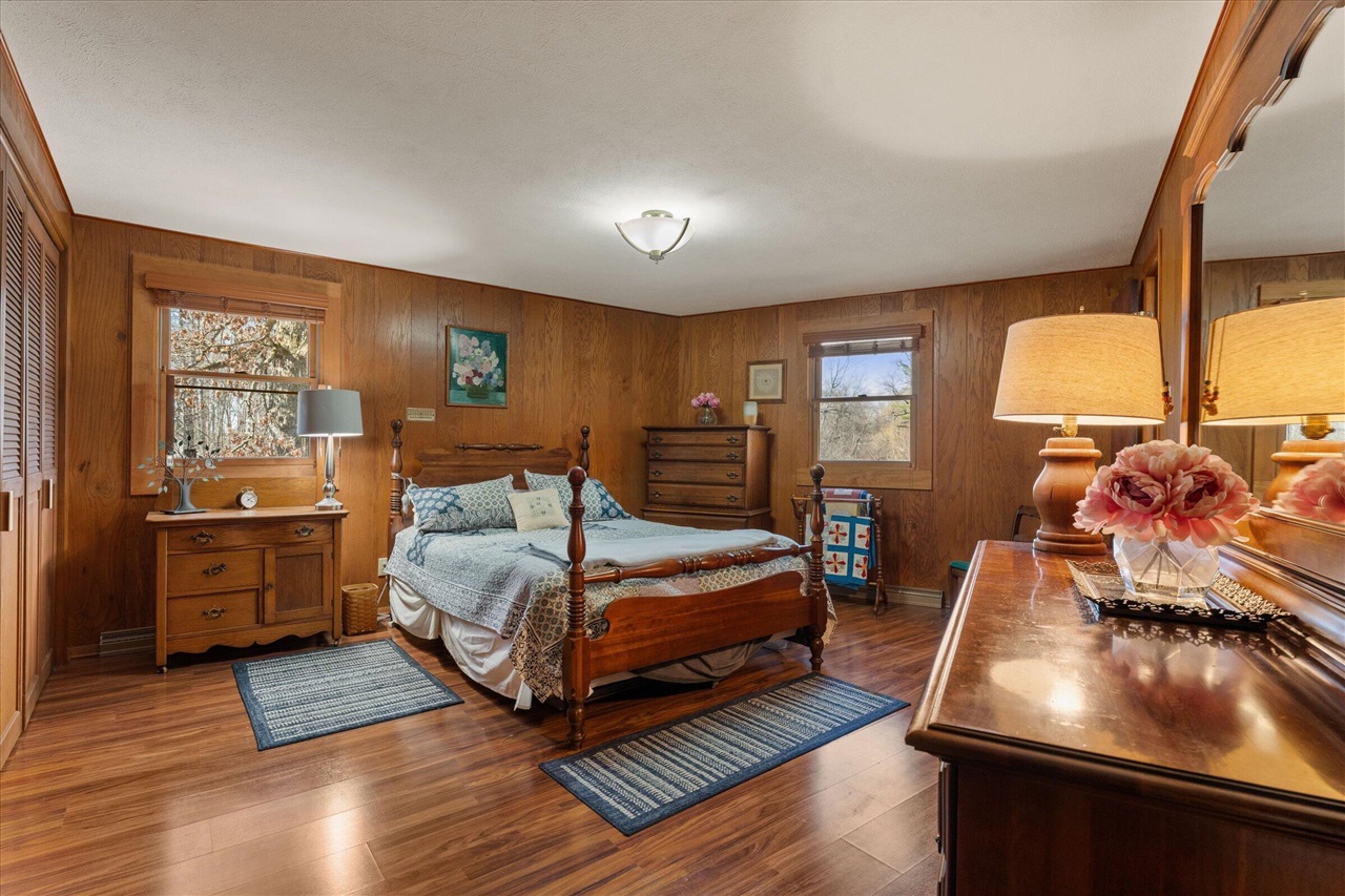 70902 Sunrise Drive, Edwardsburg, MI, 49112-8702