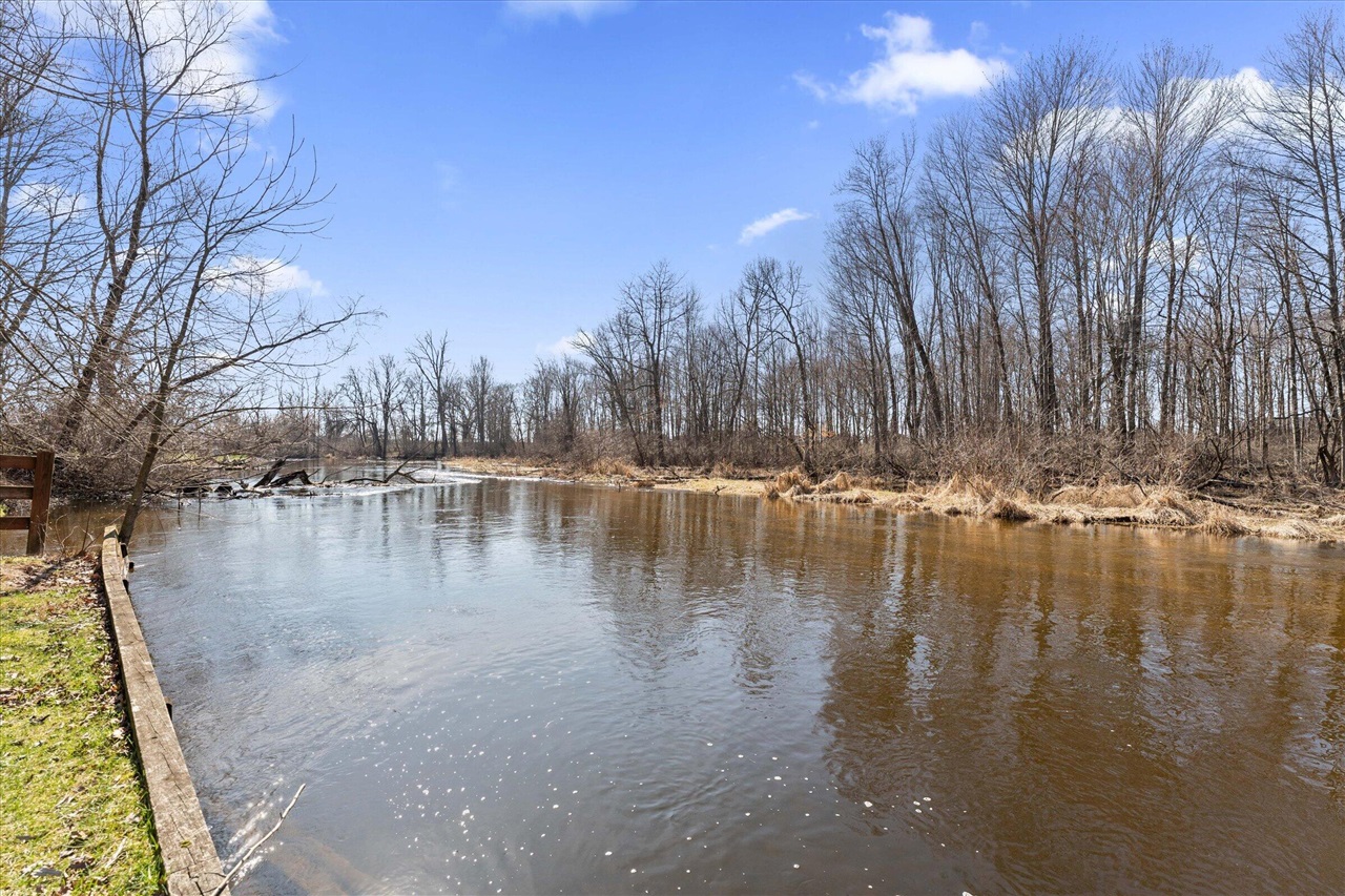 70902 Sunrise Drive, Edwardsburg, MI, 49112-8702