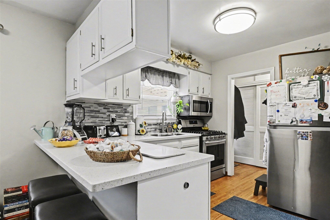 2820 Reo Road, Lansing, MI, 48911-2951