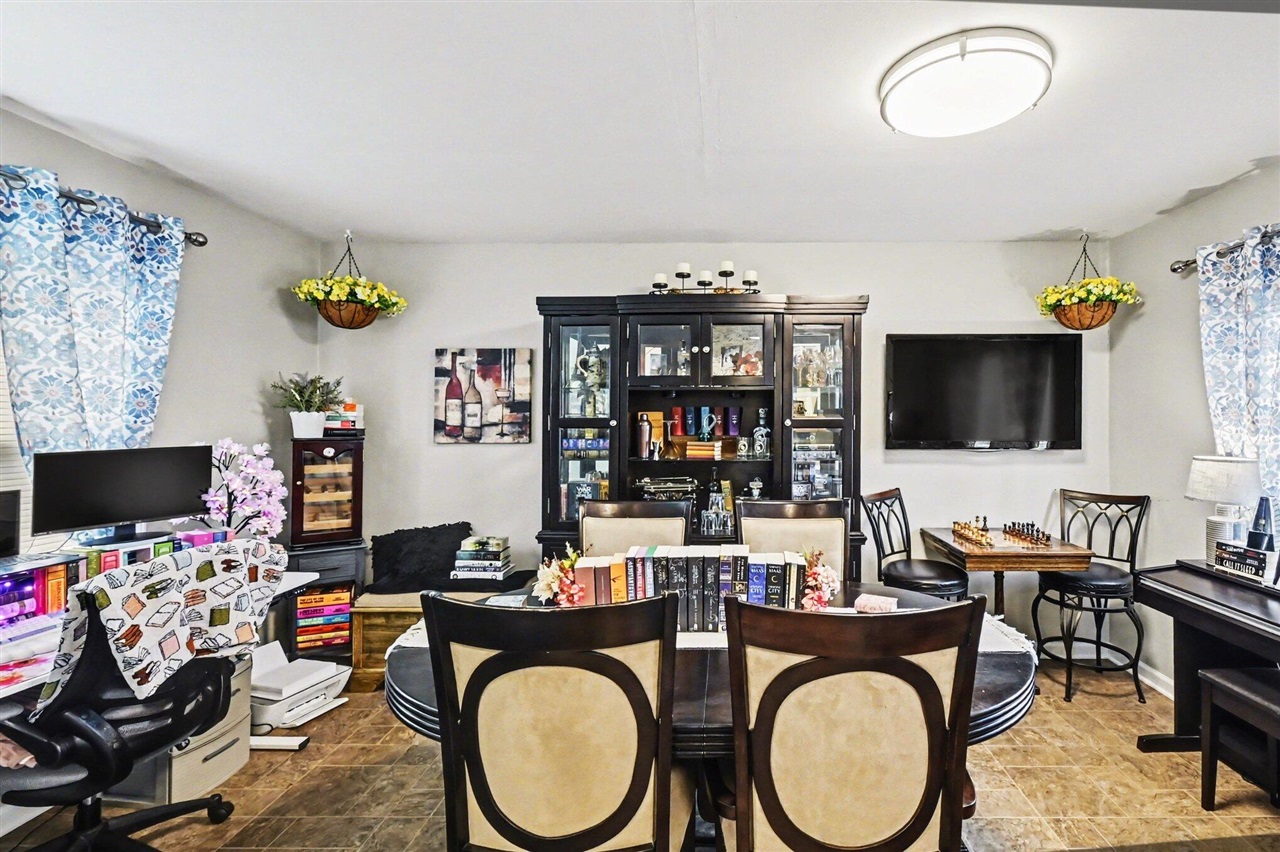 2820 Reo Road, Lansing, MI, 48911-2951