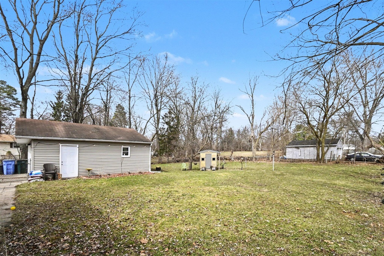 2820 Reo Road, Lansing, MI, 48911-2951