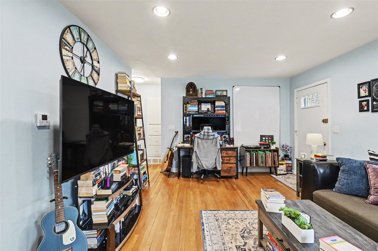 2820 Reo Road, Lansing, MI, 48911-2951