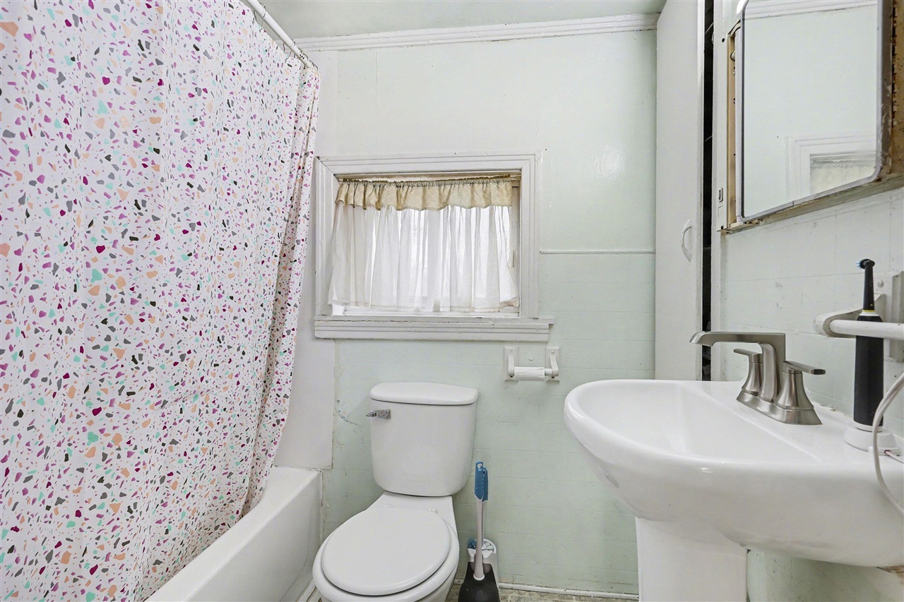 928 E Emerson Street, Ithaca, MI, 48847-1334