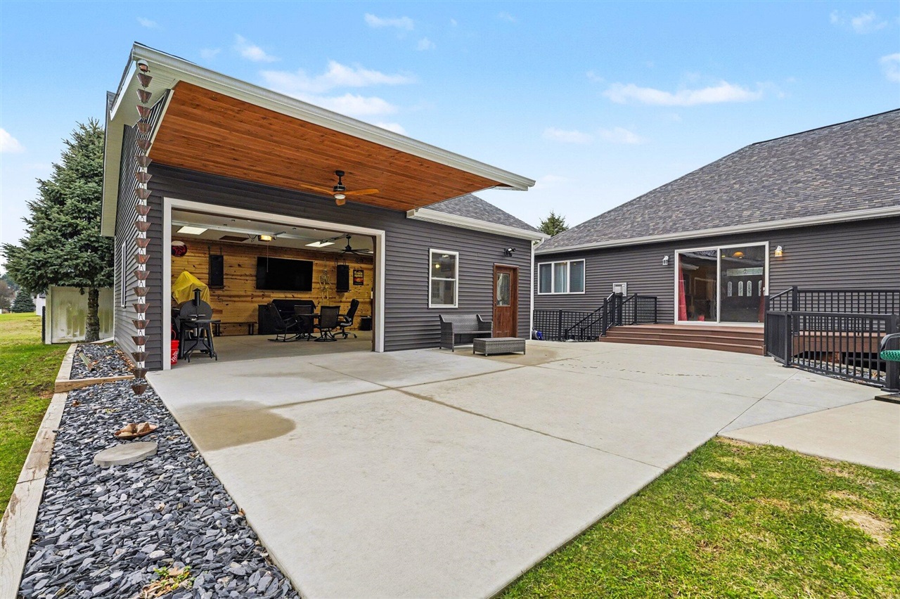 Homes for sale in Plainwell, MI | 531 Foxmoor Dr, Plainwell, MI 49080 | MLS# 70520820