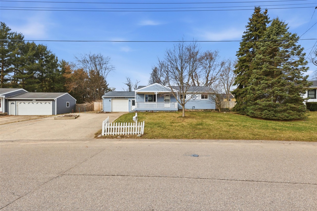 4579 Bekinshire Drive, Comstock Park, MI, 49321-49321
