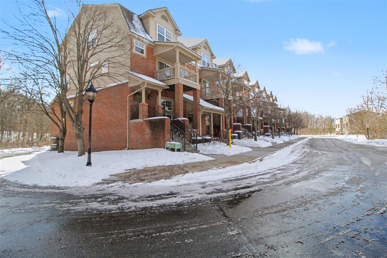 3054 Barclay Way, Ann Arbor, MI, 48105-9464