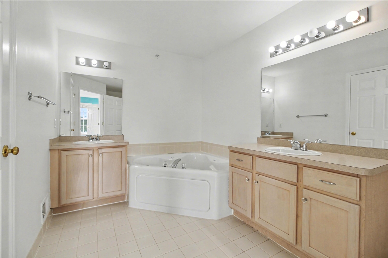 3054 Barclay Way, Ann Arbor, MI, 48105-9464