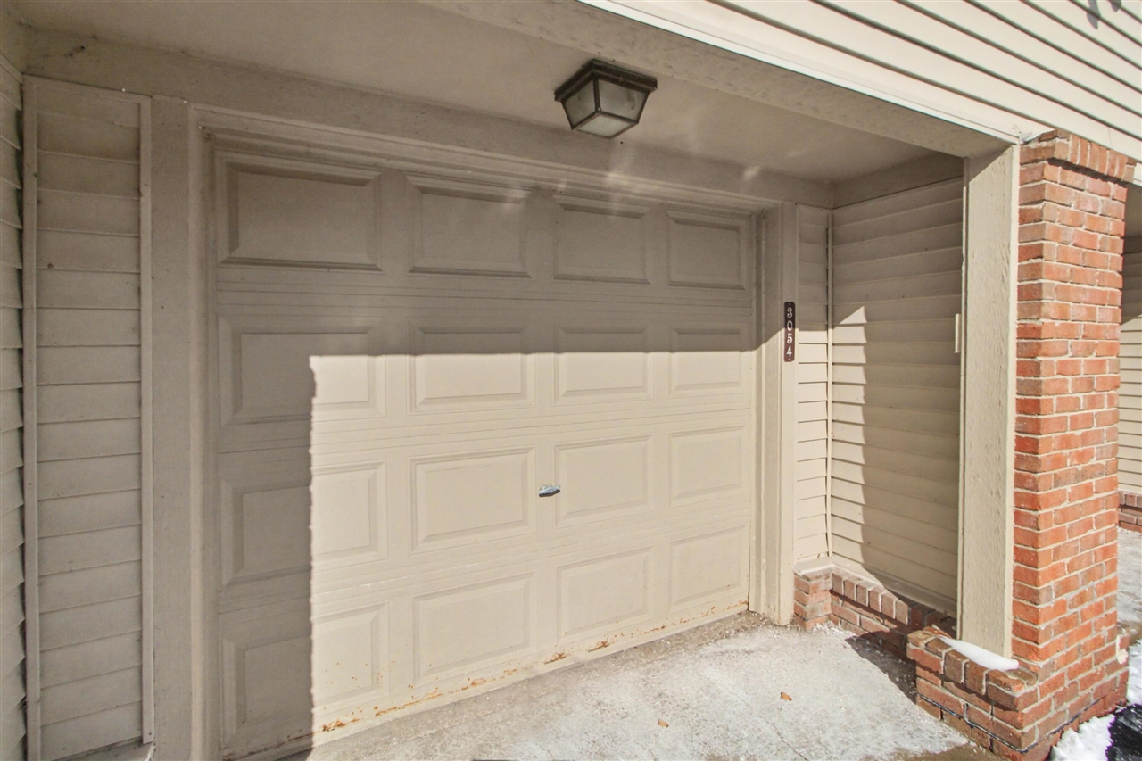 3054 Barclay Way, Ann Arbor, MI, 48105-9464