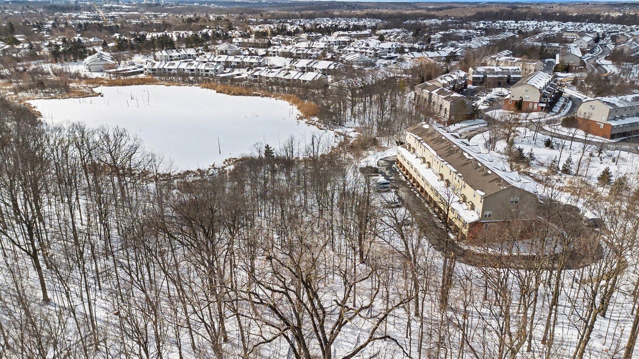 3054 Barclay Way, Ann Arbor, MI, 48105-9464