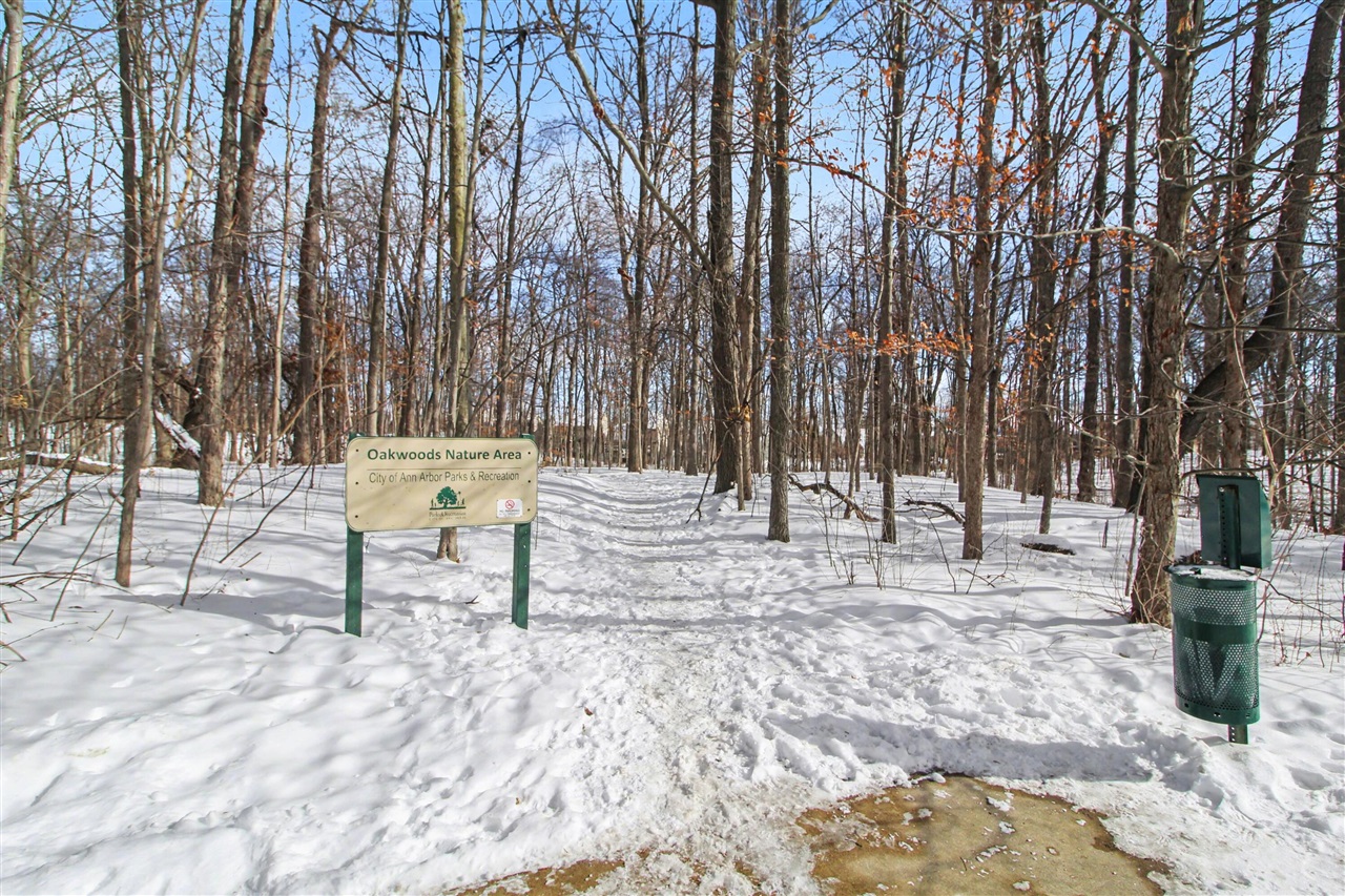 3054 Barclay Way, Ann Arbor, MI, 48105-9464