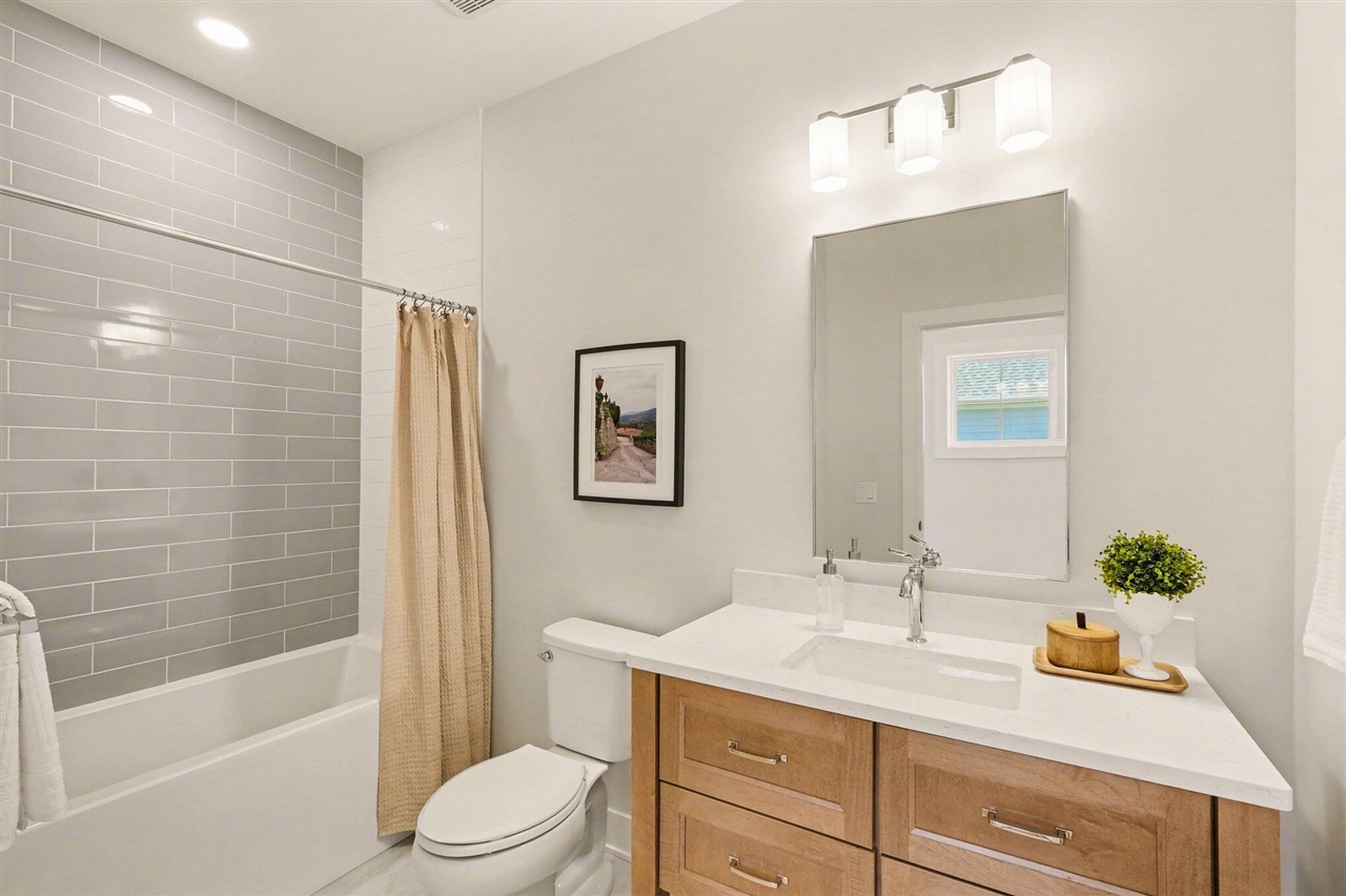 4692 Knapp Bluff Drive, Grand Rapids, MI, 49525