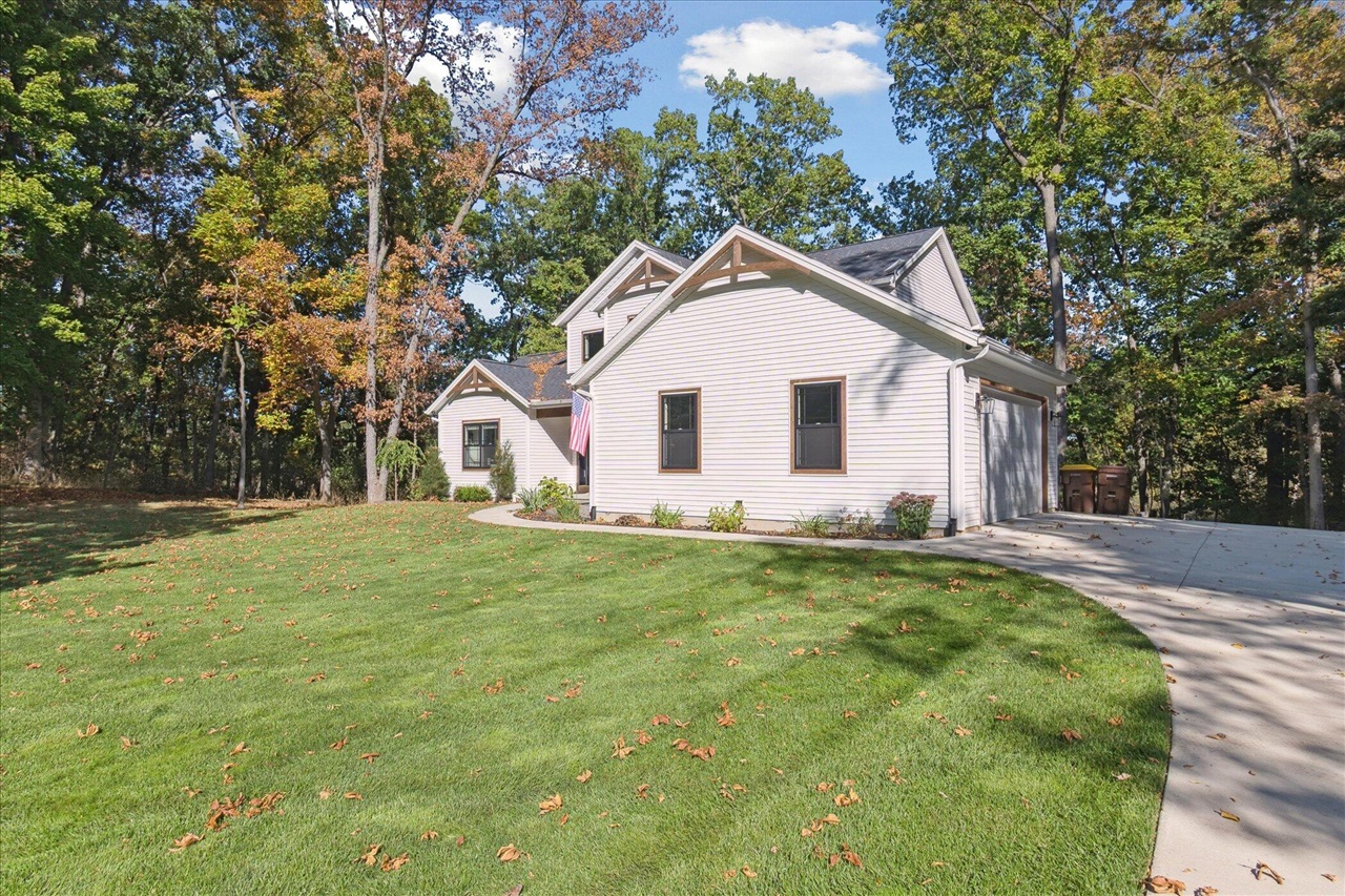 3739 Lake Bluff Drive, Grass Lake, MI, 49240-8955