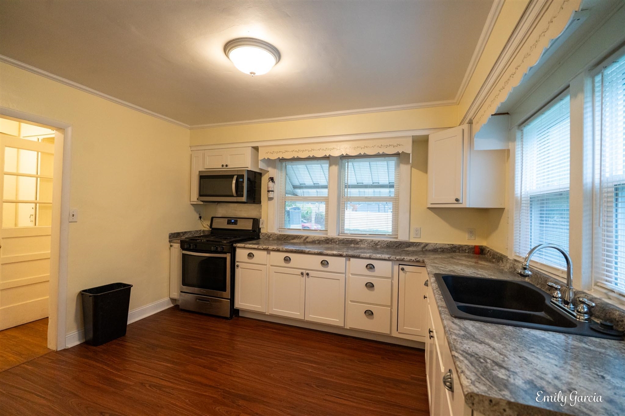 1151 W Dale Avenue, Muskegon, MI, 49441-2208