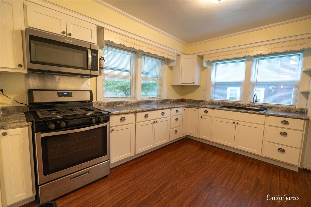 1151 W Dale Avenue, Muskegon, MI, 49441-2208