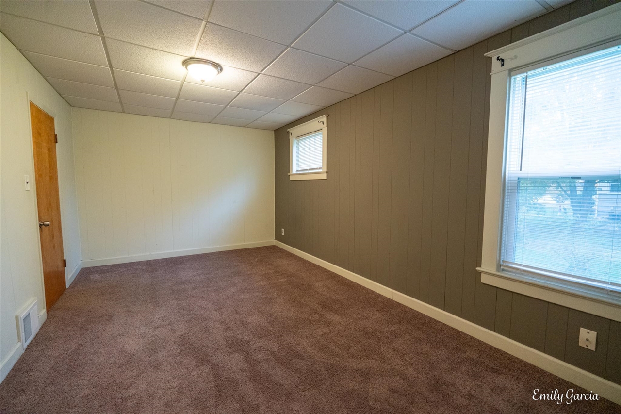 1151 W Dale Avenue, Muskegon, MI, 49441-2208