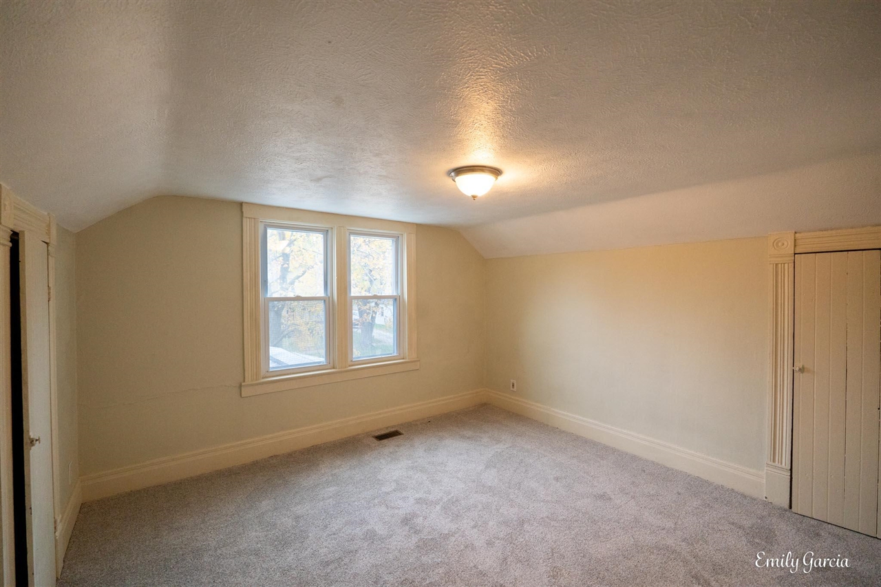 1151 W Dale Avenue, Muskegon, MI, 49441-2208