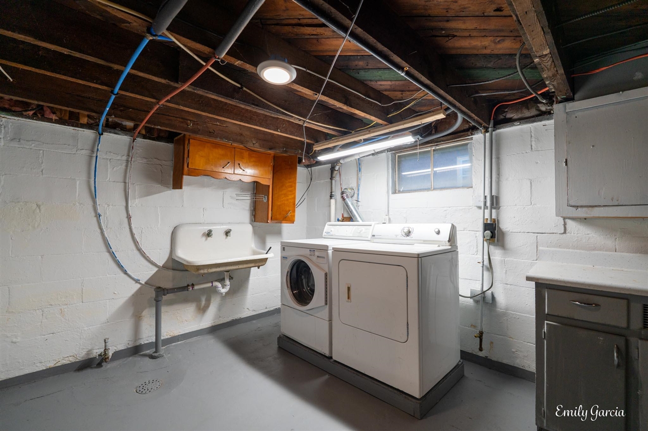 1151 W Dale Avenue, Muskegon, MI, 49441-2208