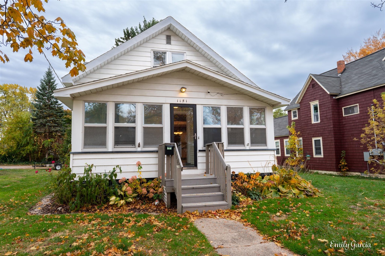 1151 W Dale Avenue, Muskegon, MI, 49441-2208