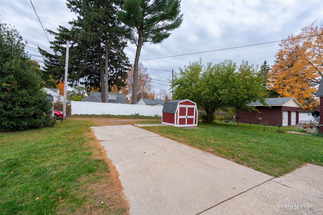 1151 W Dale Avenue, Muskegon, MI, 49441-2208