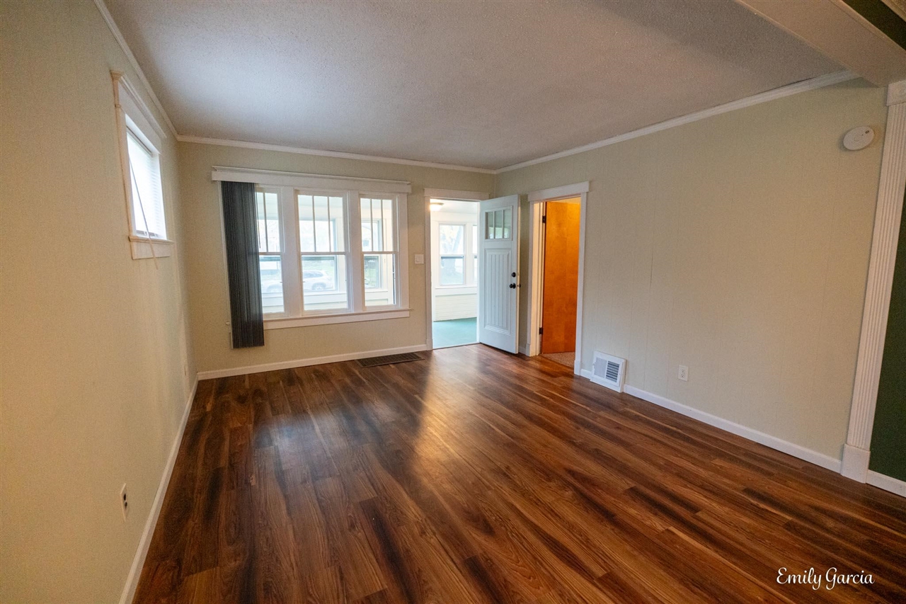 1151 W Dale Avenue, Muskegon, MI, 49441-2208