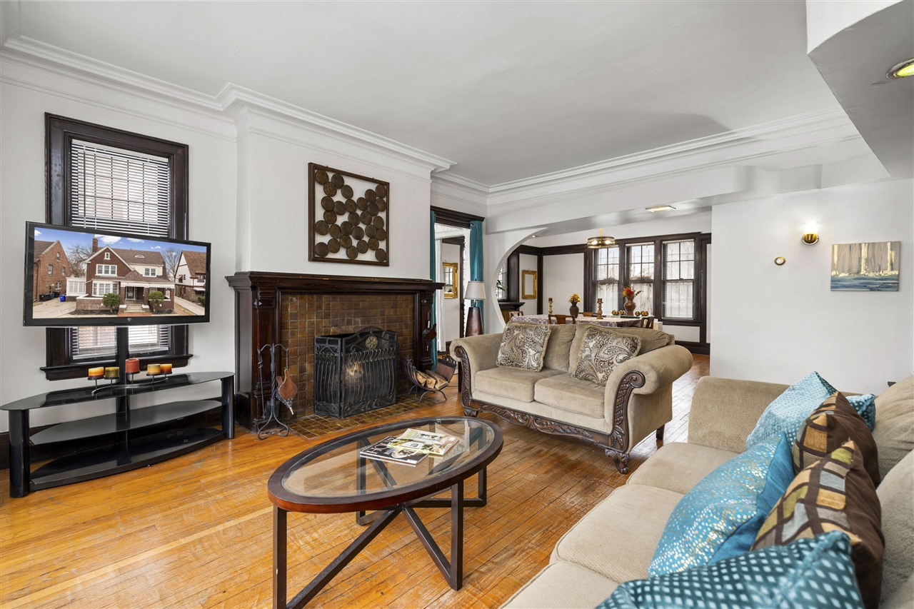 561 E Grand Boulevard, Detroit, MI, 48207-3533