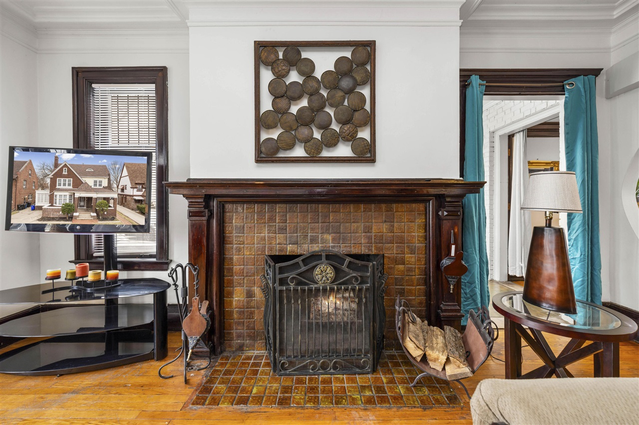 561 E Grand Boulevard, Detroit, MI, 48207-3533