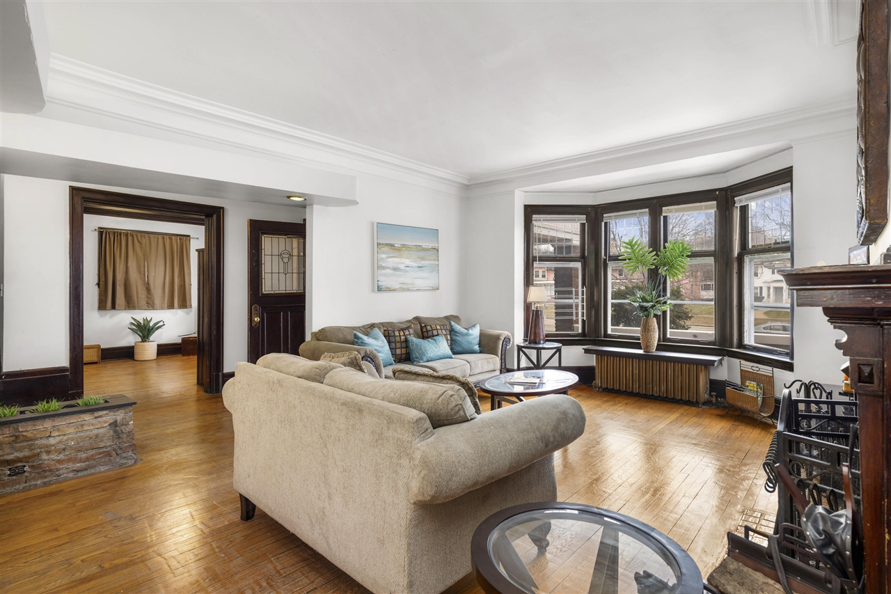 561 E Grand Boulevard, Detroit, MI, 48207-3533