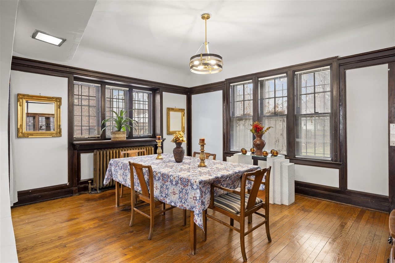 561 E Grand Boulevard, Detroit, MI, 48207-3533