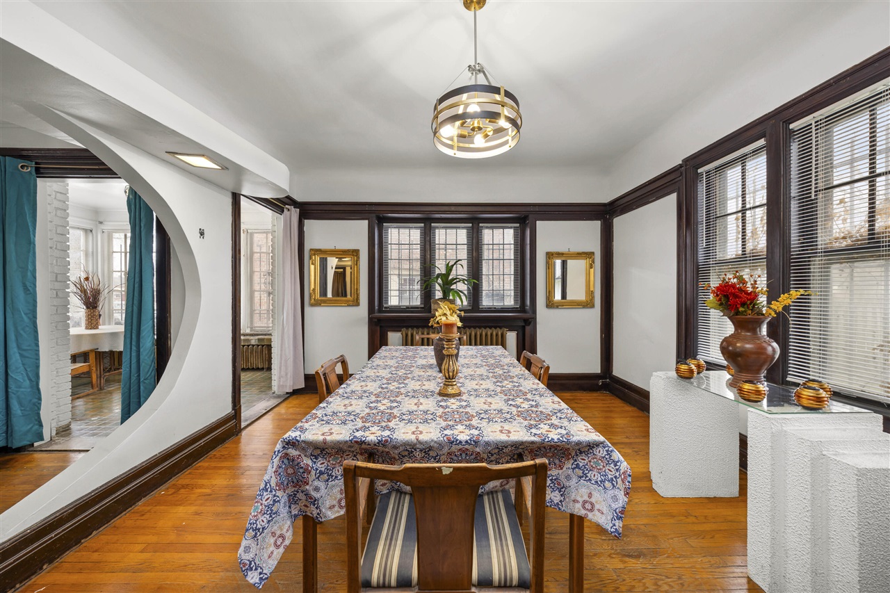 561 E Grand Boulevard, Detroit, MI, 48207-3533