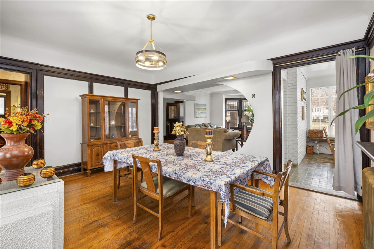 561 E Grand Boulevard, Detroit, MI, 48207-3533