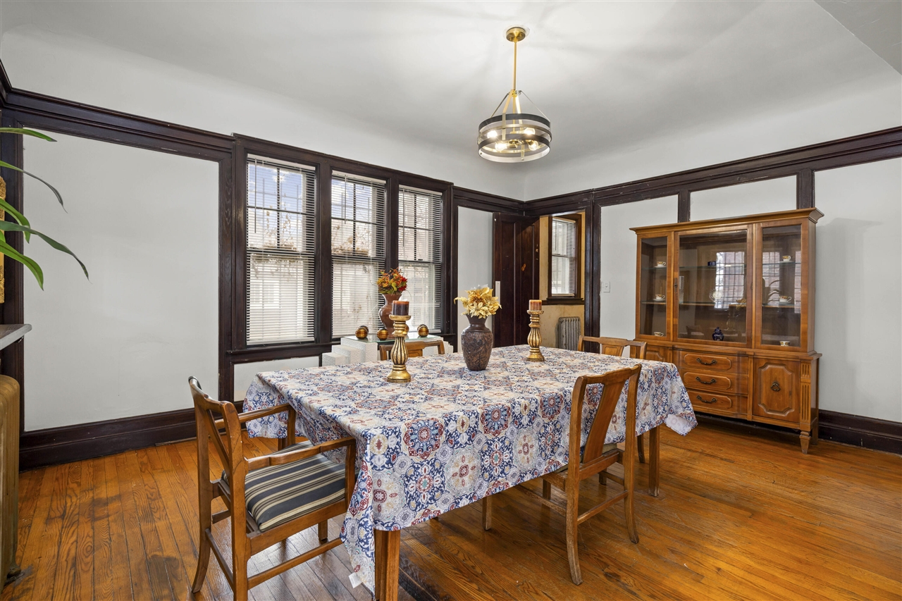 561 E Grand Boulevard, Detroit, MI, 48207-3533